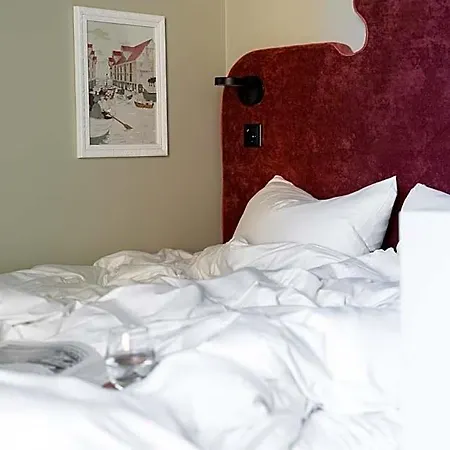 Apartahotel Vander Altona 4*