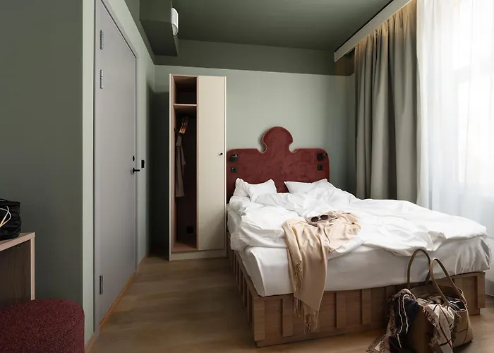 Apart Otel Vander Altona 4*